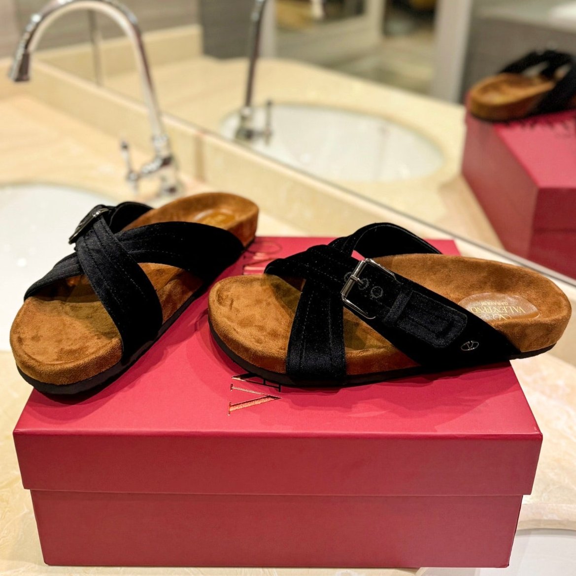 FUSSFRIEND BLACK SILK VELVET SLIDE SANDALS - 35