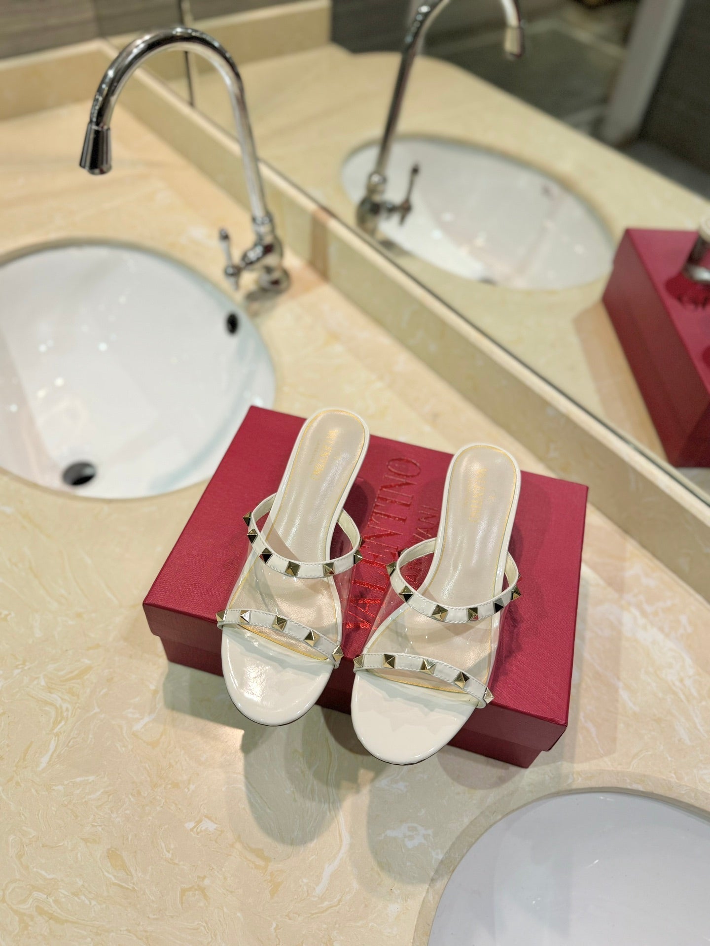 ROCKSTUD MULE SANDALS IN WHITE CALFSKIN AND TRANSPARENT PVC FILM - 34