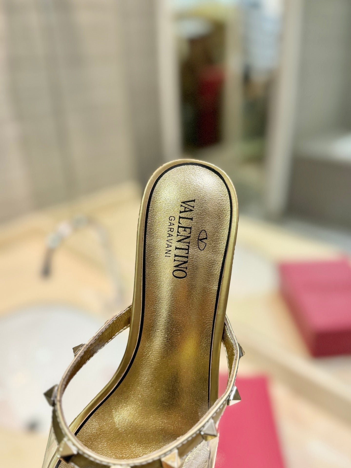 ROCKSTUD MULE SANDALS IN GOLD CALFSKIN AND TRANSPARENT PVC FILM - 34