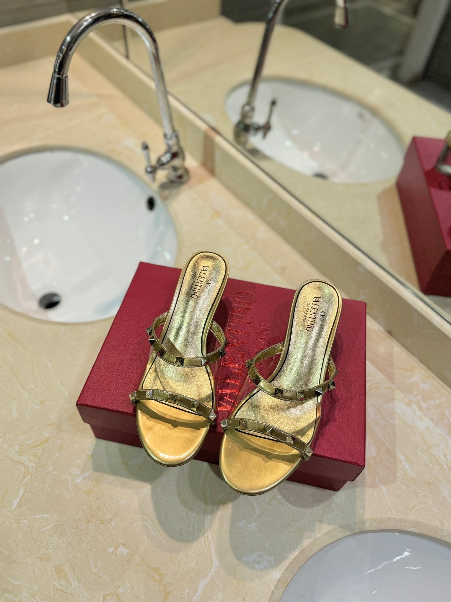 ROCKSTUD MULE SANDALS IN GOLD CALFSKIN AND TRANSPARENT PVC FILM - 34