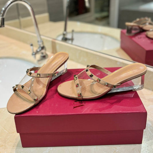 ROCKSTUD MULE SANDALS IN CAMEL BROWN CALFSKIN AND TRANSPARENT PVC FILM - 34