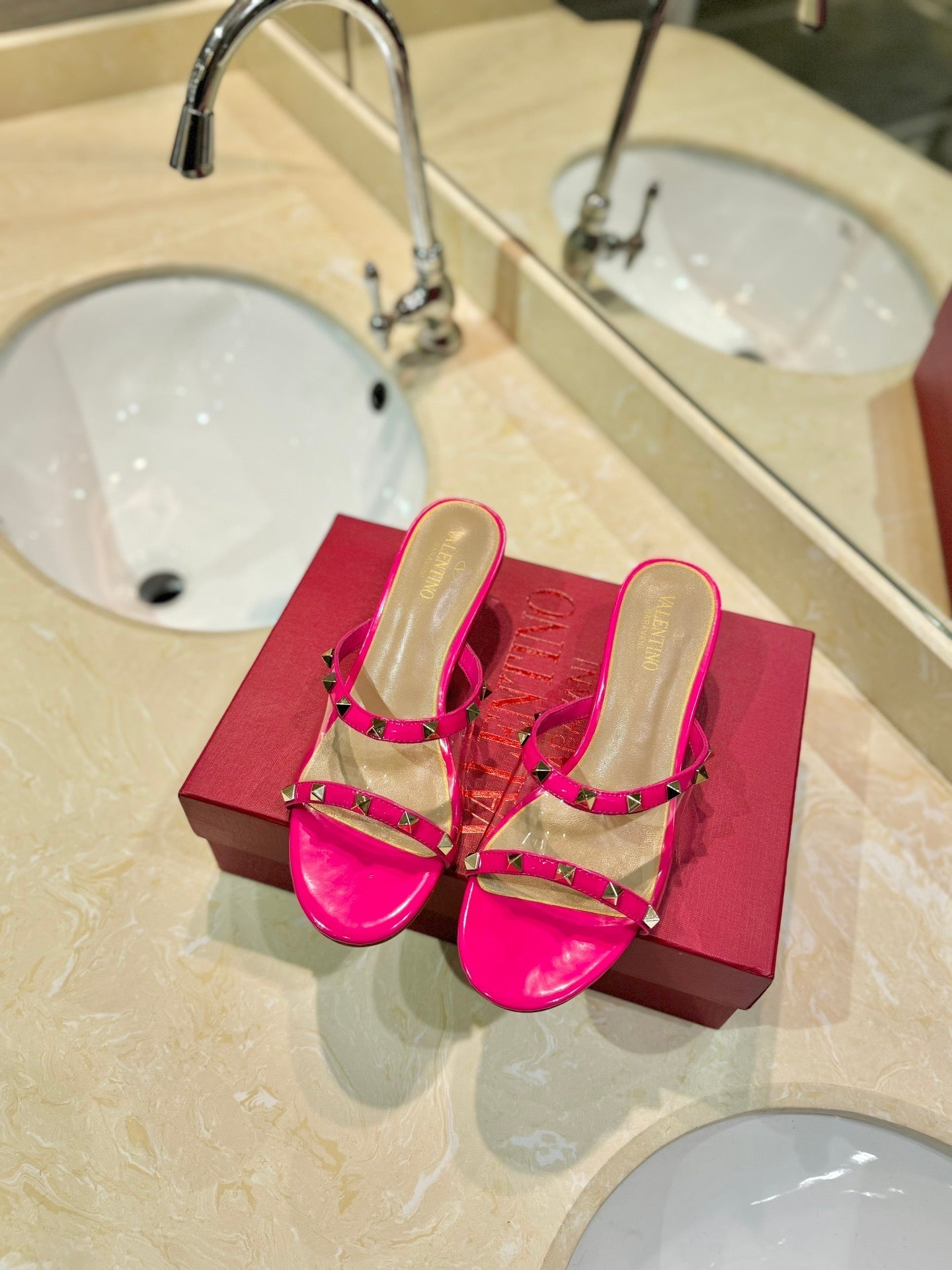 ROCKSTUD MULE SANDALS IN BRIGHT PINK CALFSKIN AND TRANSPARENT PVC FILM - 34