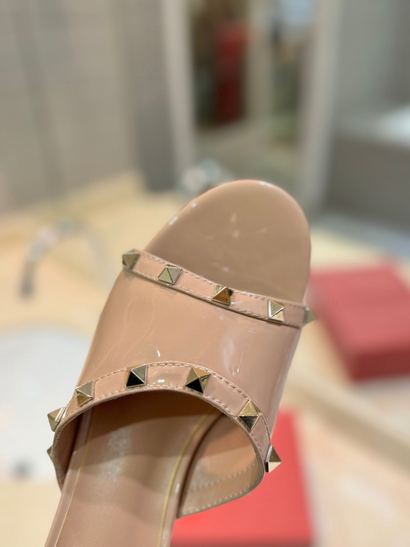 ROCKSTUD MULE SANDALS WITH TRANSPARENT HEEL IN SAND BROWN CALFSKIN - 34