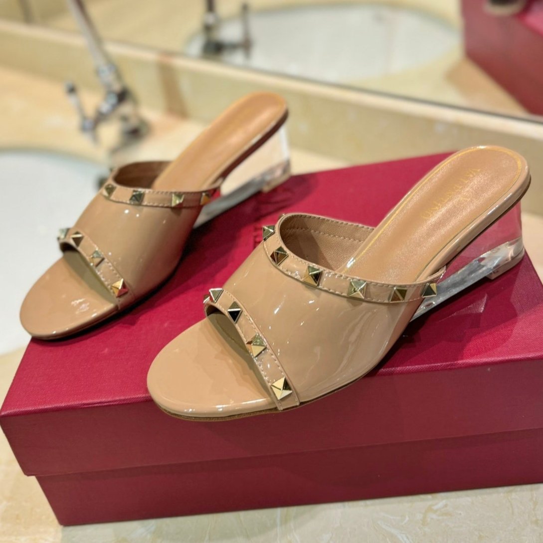 ROCKSTUD MULE SANDALS WITH TRANSPARENT HEEL IN SAND BROWN CALFSKIN - 34