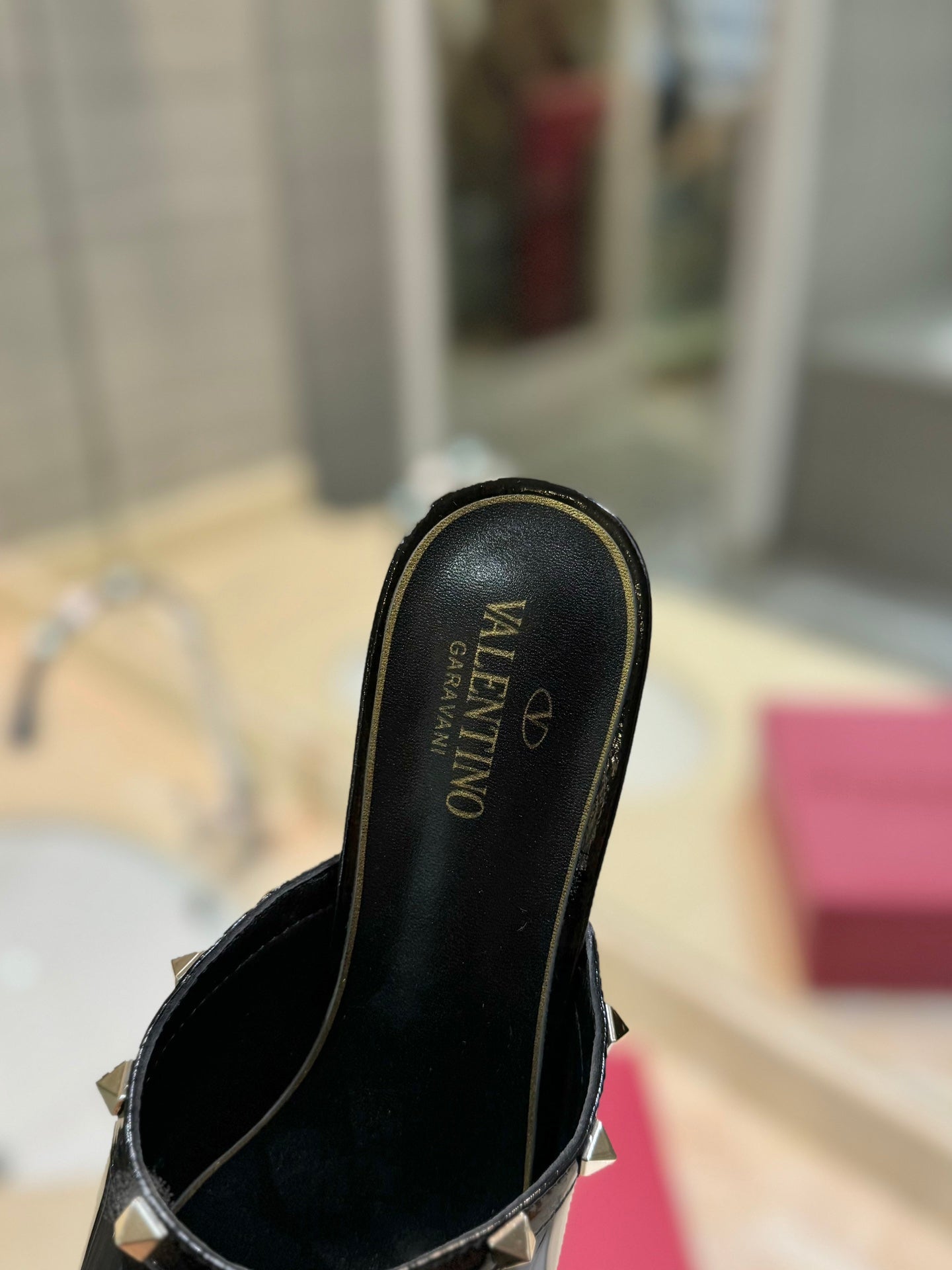 ROCKSTUD MULE SANDALS WITH TRANSPARENT HEEL IN BLACK CALFSKIN - 34