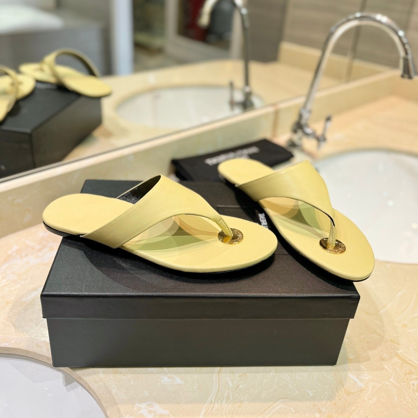 SL KOUROS THONG SANDALS PASTEL YELLOW CALFSKIN - 35