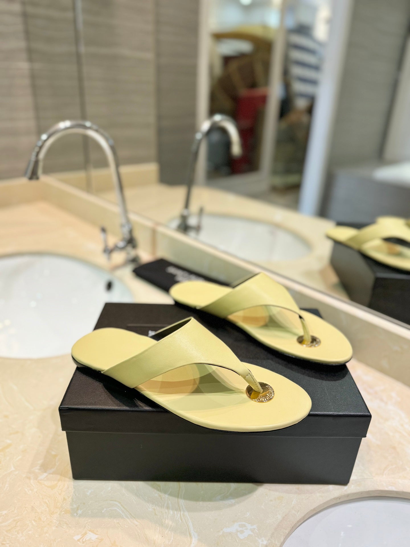 SL KOUROS THONG SANDALS PASTEL YELLOW CALFSKIN - 35