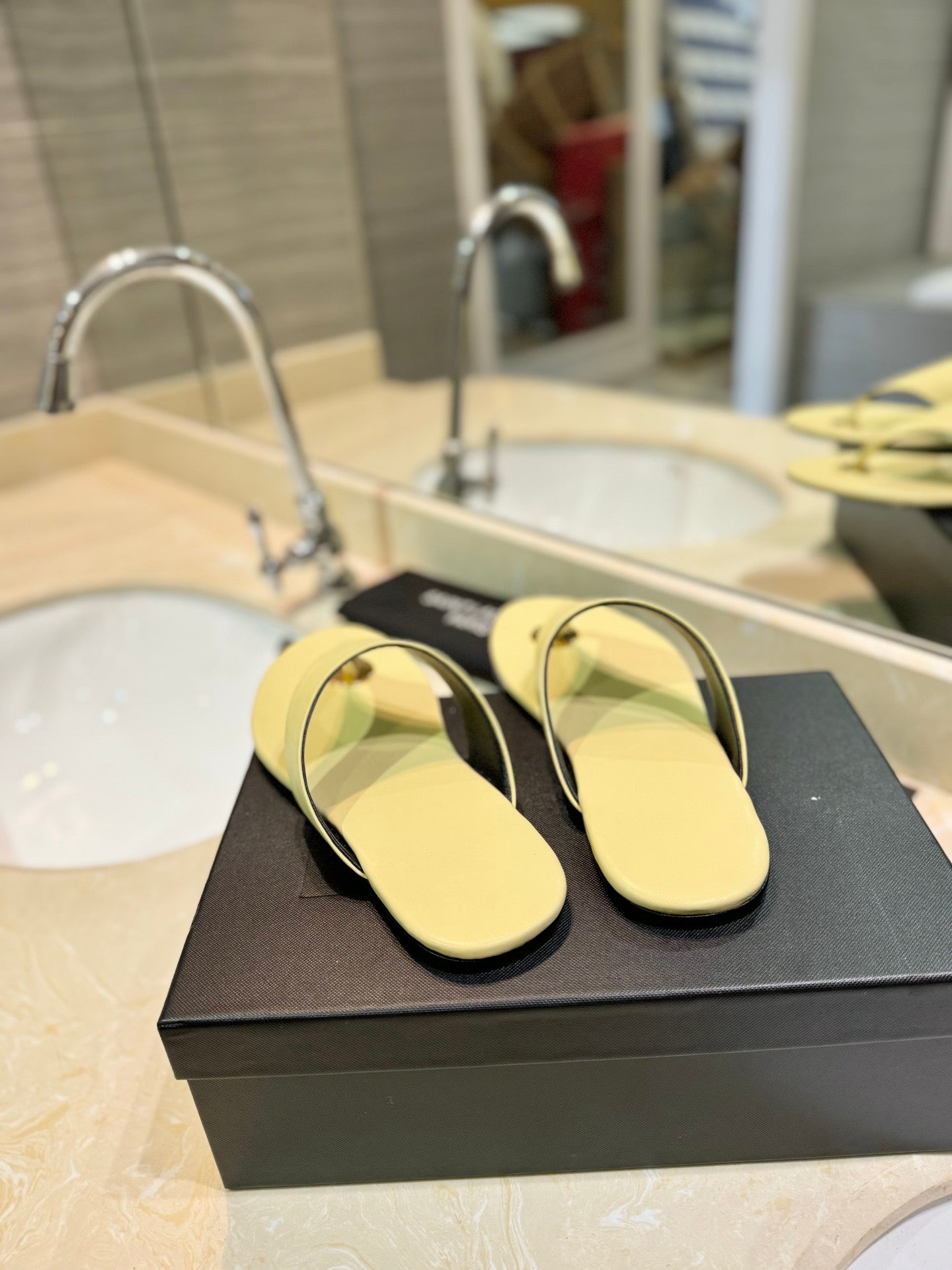 SL KOUROS THONG SANDALS PASTEL YELLOW CALFSKIN - 35