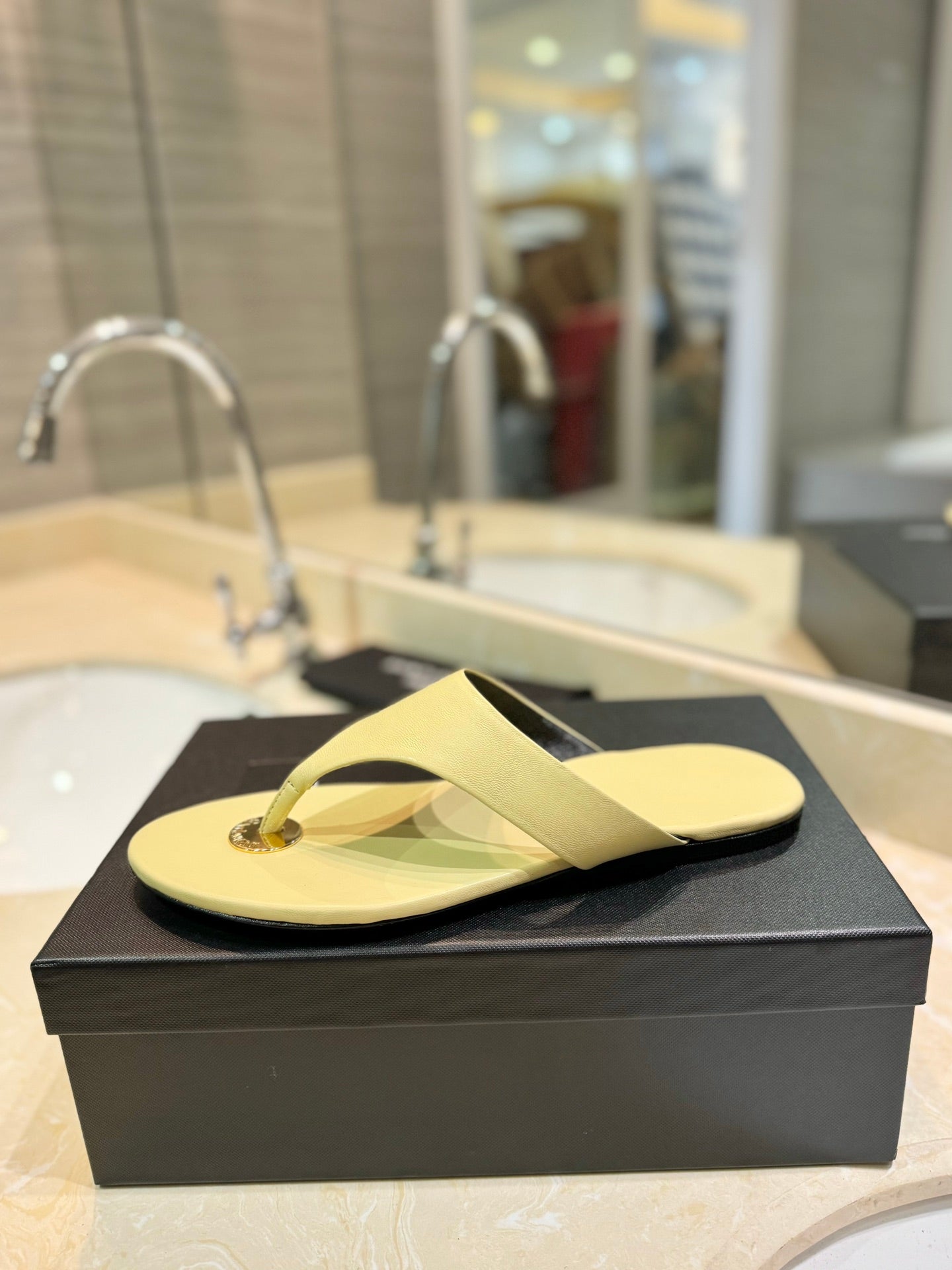 SL KOUROS THONG SANDALS PASTEL YELLOW CALFSKIN - 35