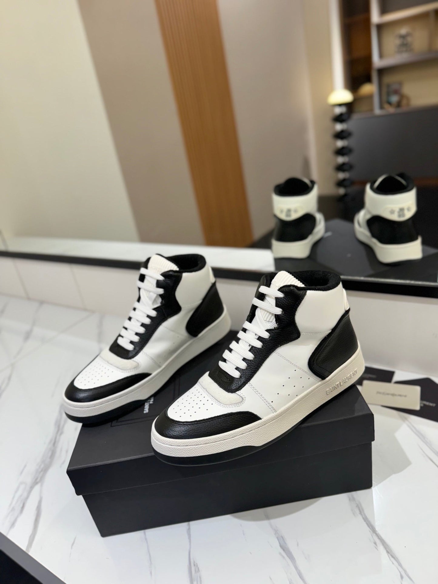 MID-TOP SNEAKERS IN WHITE MIX BLACK PERFORATED LAMBSKIN - 35