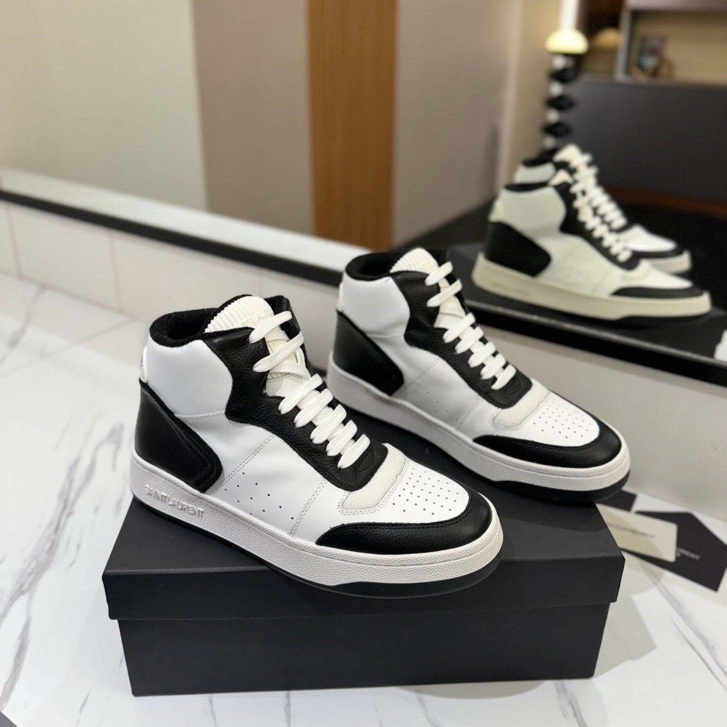 MID-TOP SNEAKERS IN WHITE MIX BLACK PERFORATED LAMBSKIN - 35