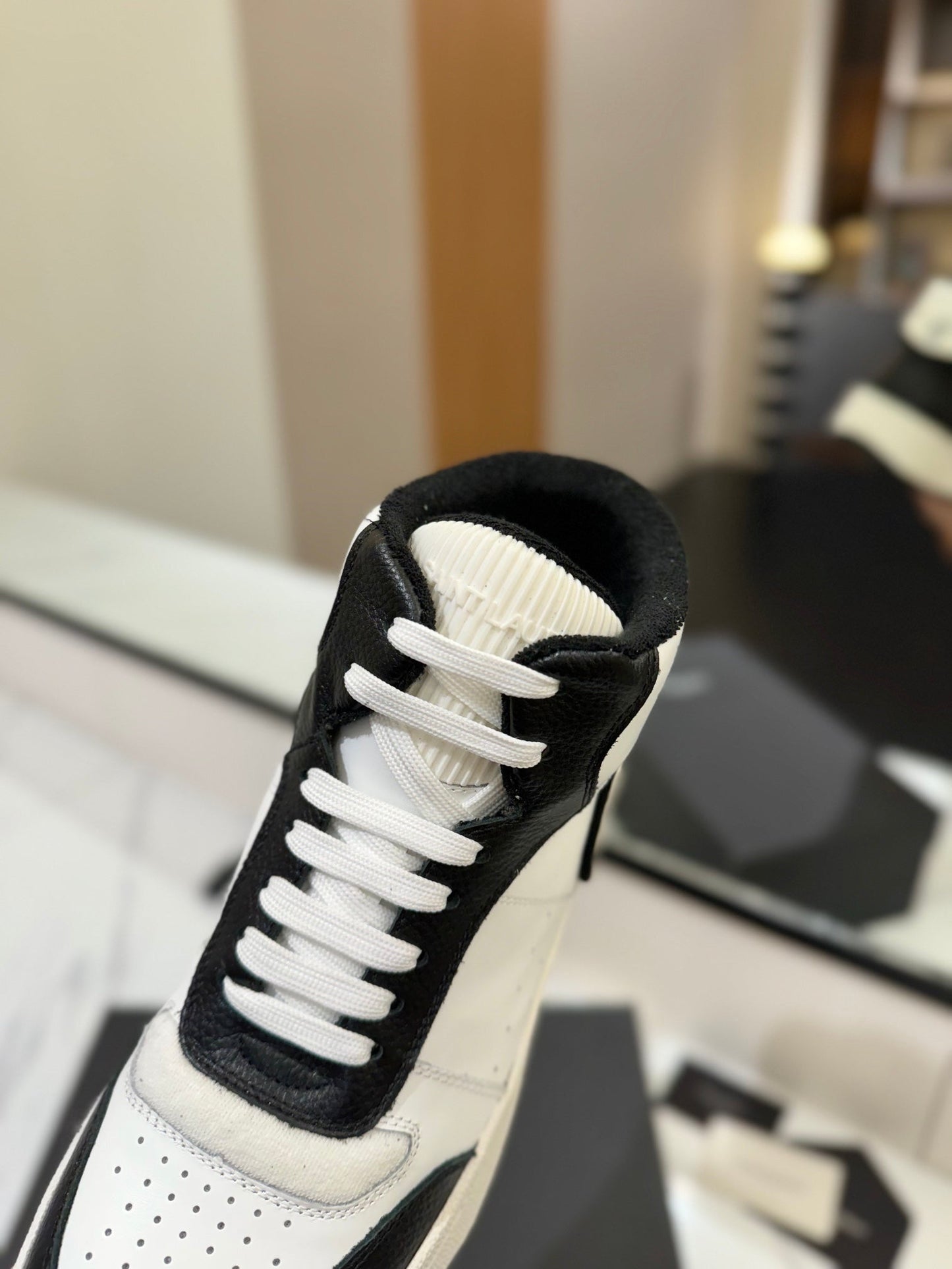 MID-TOP SNEAKERS IN WHITE MIX BLACK PERFORATED LAMBSKIN - 35