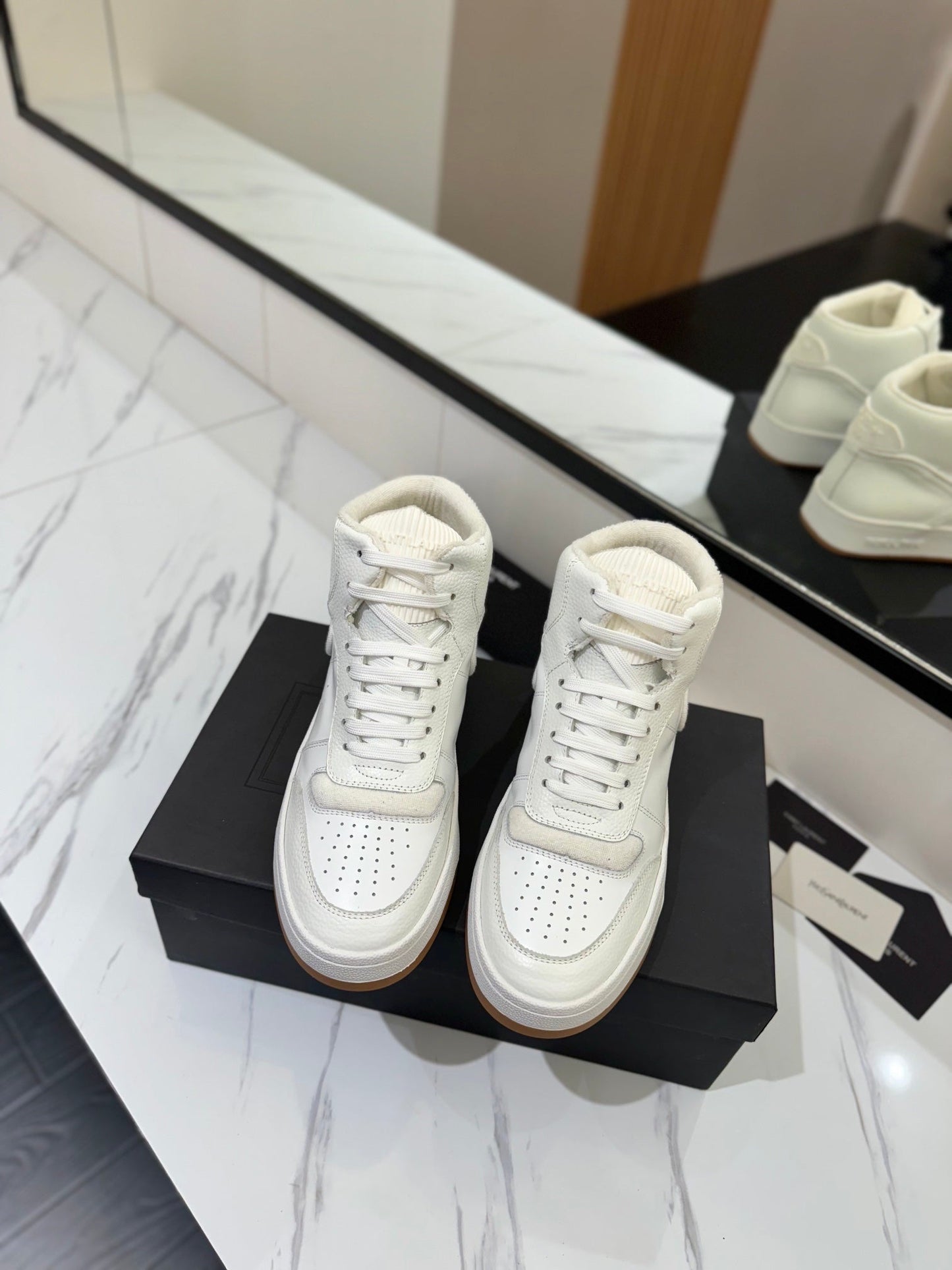 MID-TOP SNEAKERS IN WHITE PERFORATED LAMBSKIN - 35