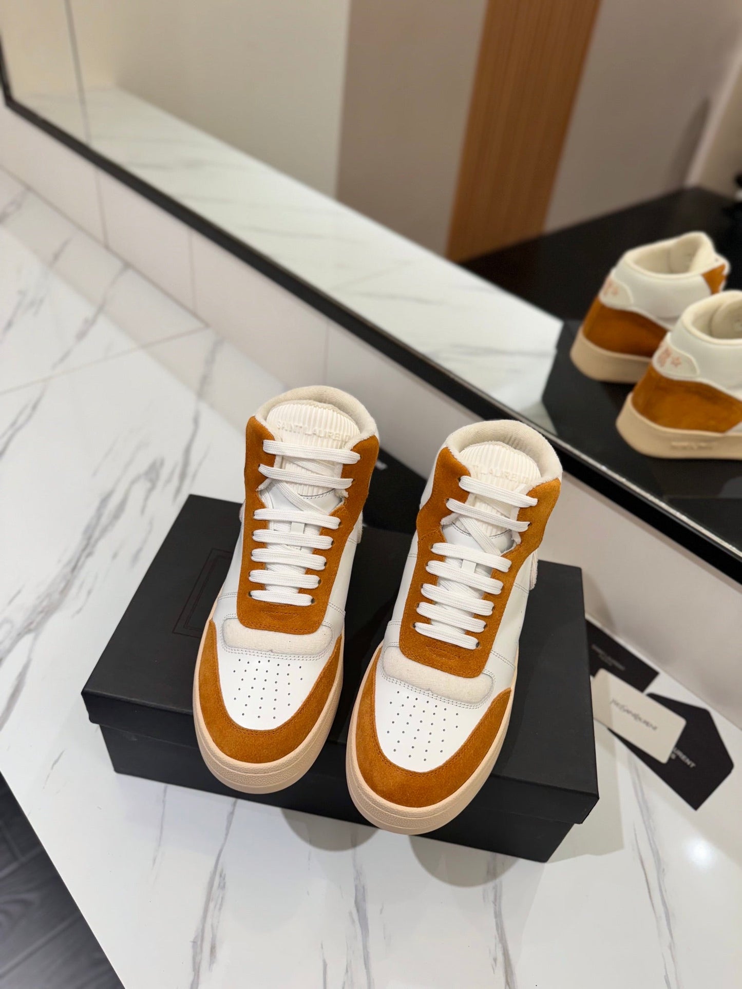MID-TOP SNEAKERS IN WHITE PERFORATED LAMBSKIN AND BRONZE ORANGE SUEDE - 35