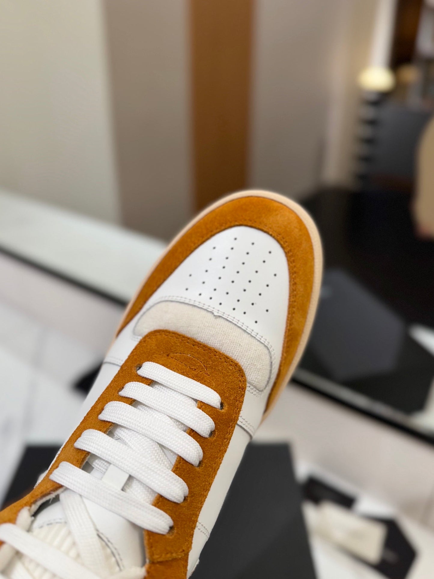 MID-TOP SNEAKERS IN WHITE PERFORATED LAMBSKIN AND BRONZE ORANGE SUEDE - 35