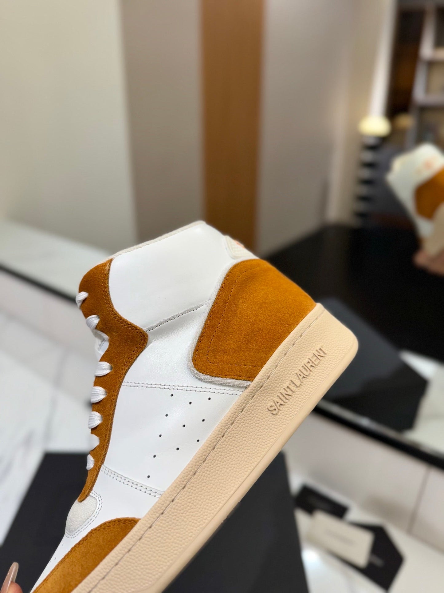 MID-TOP SNEAKERS IN WHITE PERFORATED LAMBSKIN AND BRONZE ORANGE SUEDE - 35