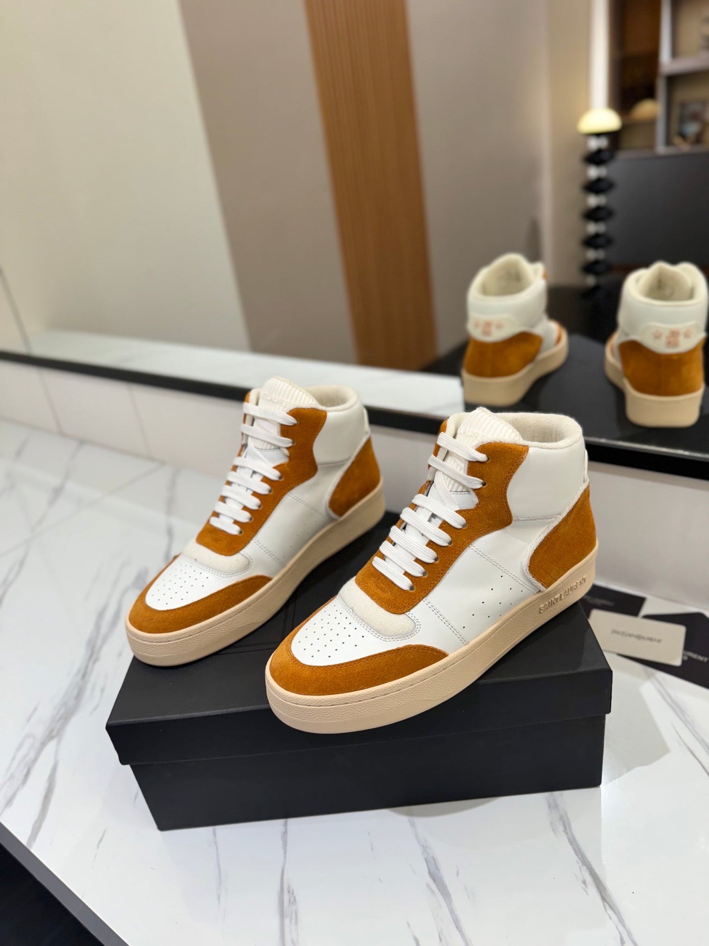 MID-TOP SNEAKERS IN WHITE PERFORATED LAMBSKIN AND BRONZE ORANGE SUEDE - 35