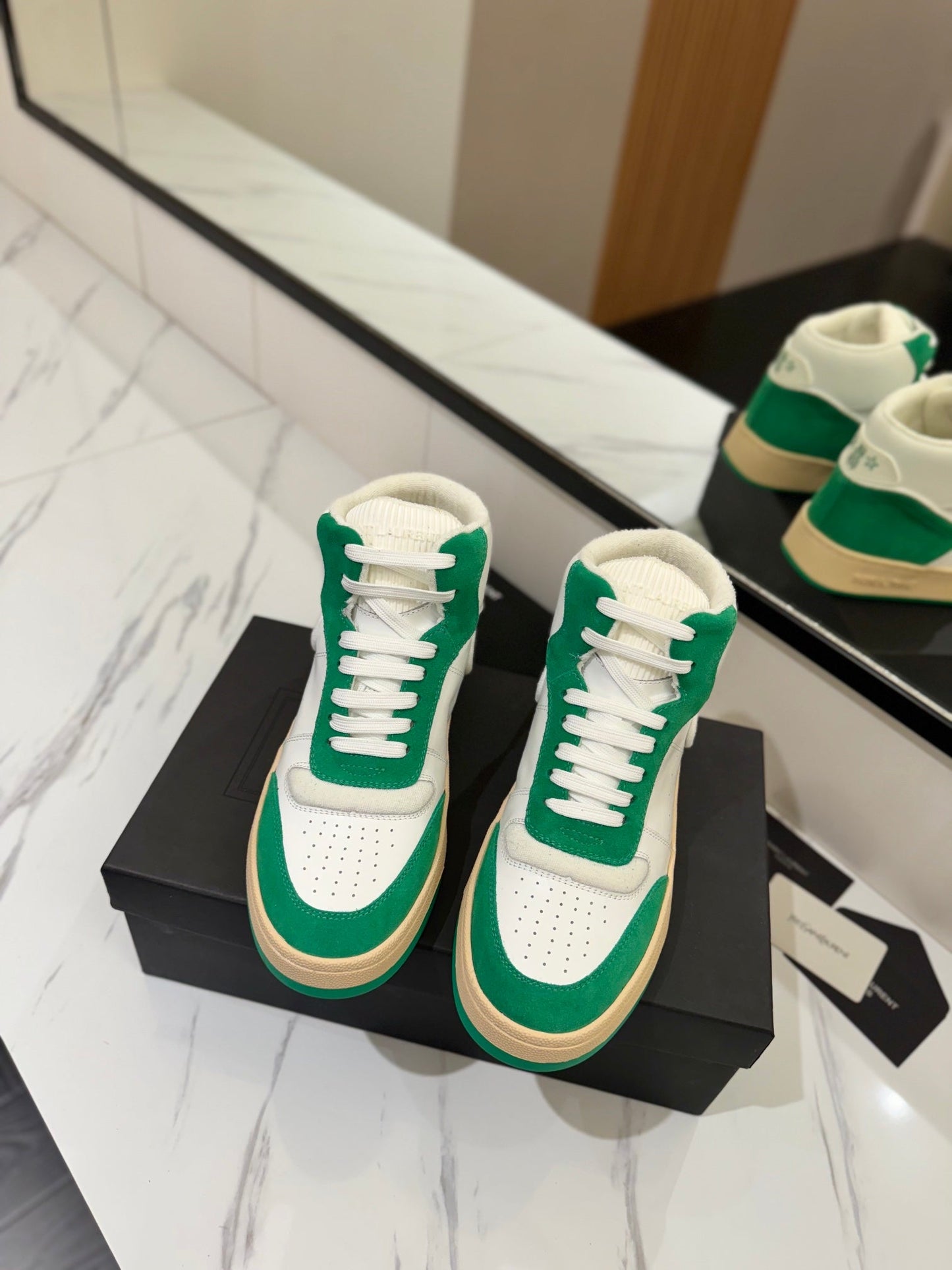 MID-TOP SNEAKERS IN WHITE PERFORATED LAMBSKIN AND GREEN SUEDE - 35