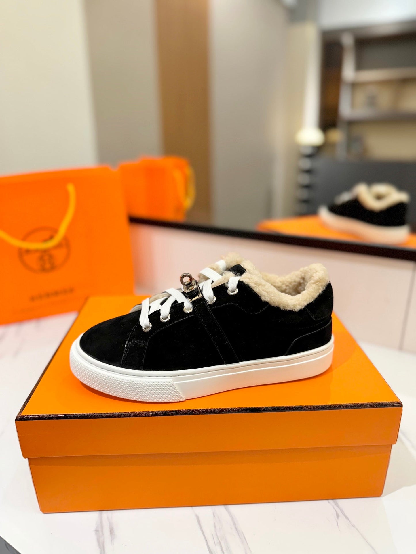DAY SNEAKER IN BLACK SUEDE AND FLEECE LINING - 35