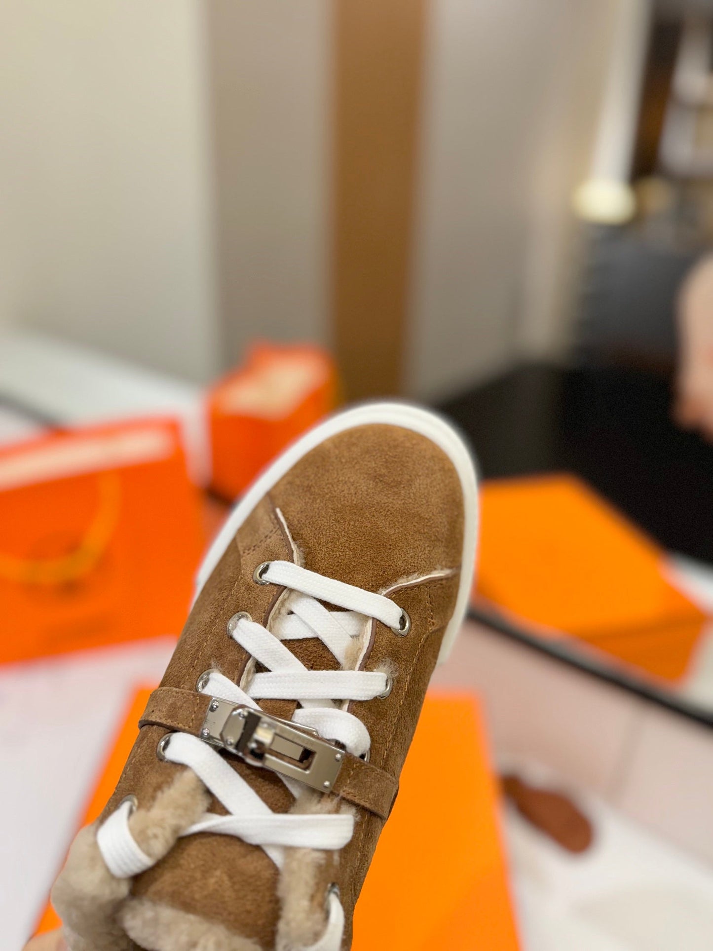 DAY SNEAKER IN BRONZE BROWN SUEDE AND FLEECE LINING - 35