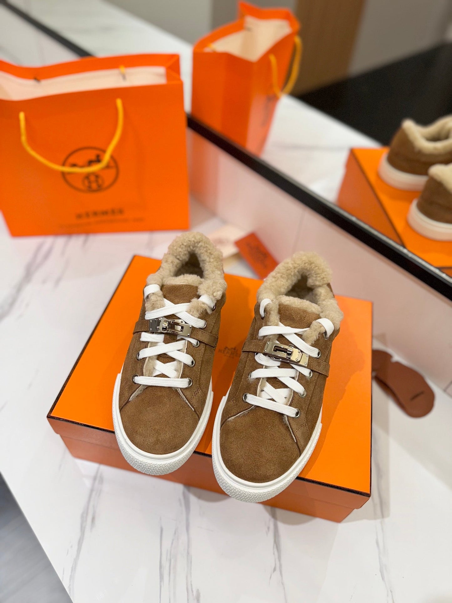 DAY SNEAKER IN BRONZE BROWN SUEDE AND FLEECE LINING - 35