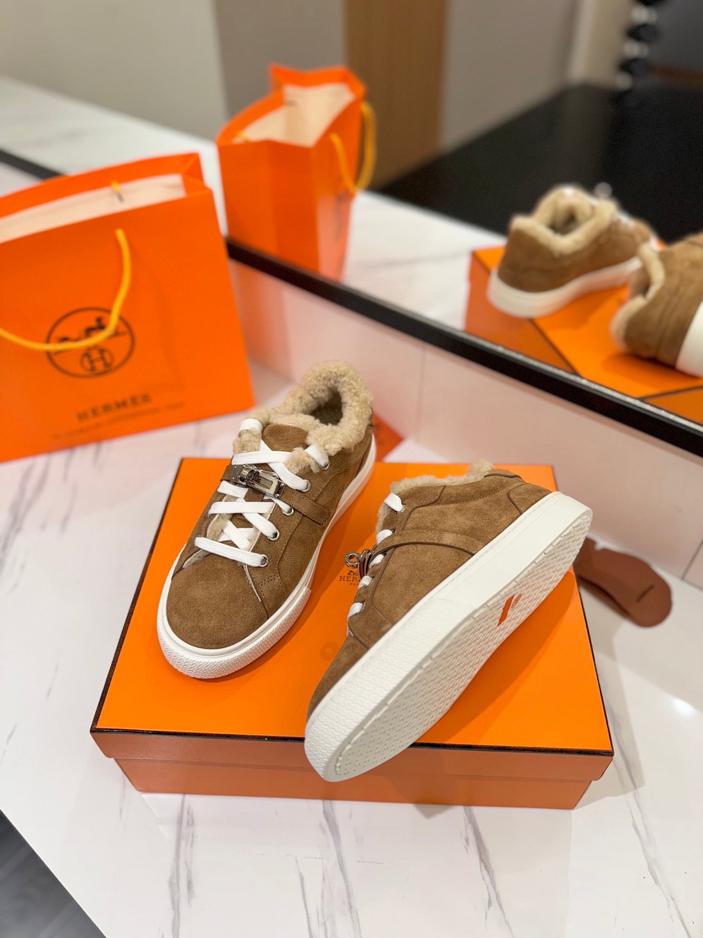 DAY SNEAKER IN BRONZE BROWN SUEDE AND FLEECE LINING - 35