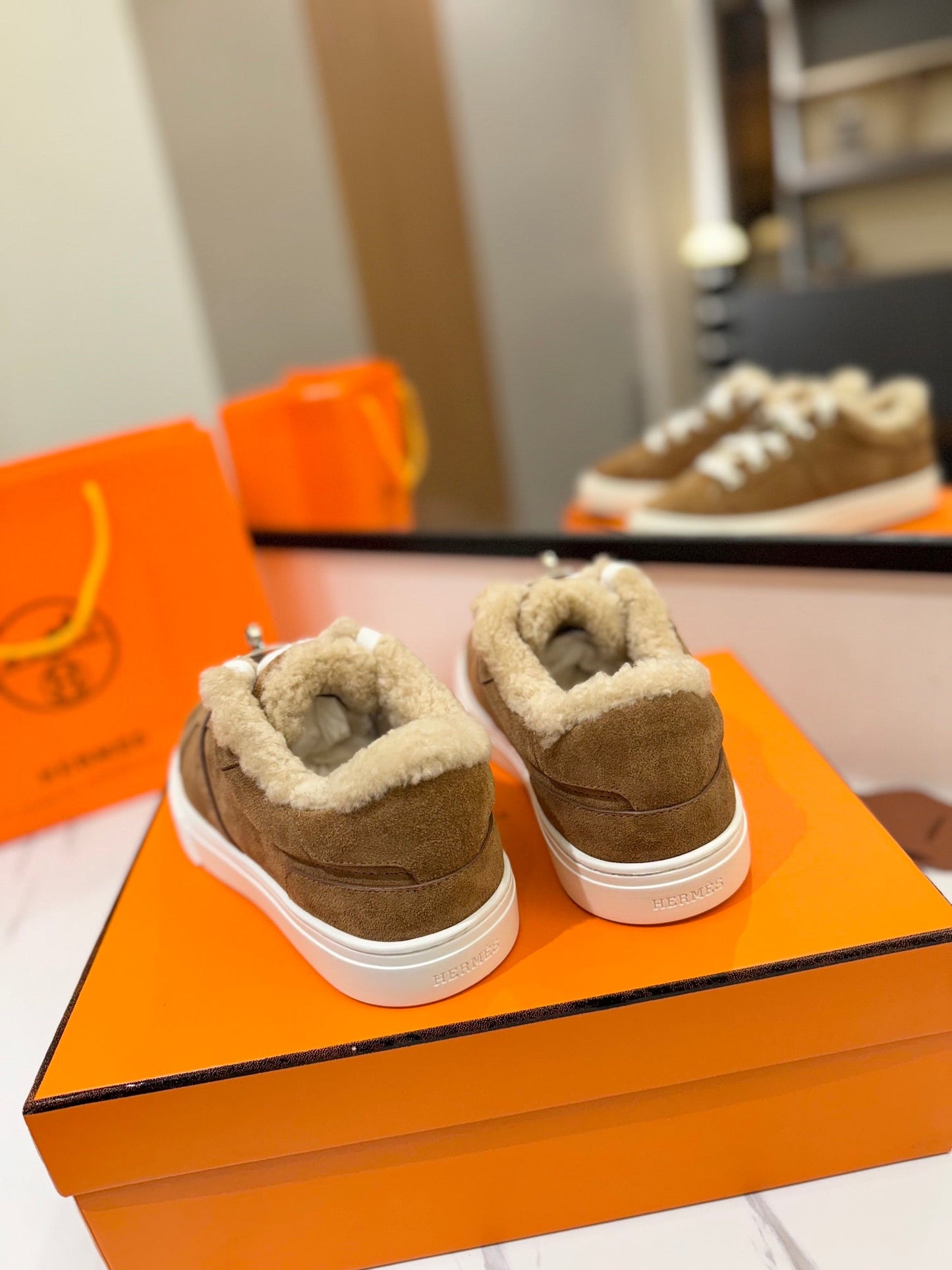 DAY SNEAKER IN BRONZE BROWN SUEDE AND FLEECE LINING - 35