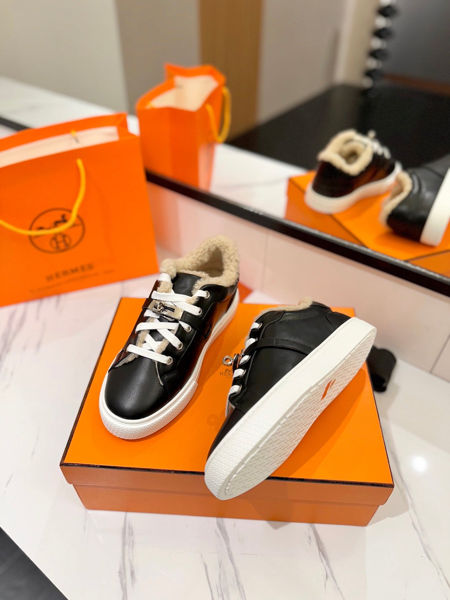 DAY SNEAKER IN BLACK CALFSKIN AND FLEECE LINING - 35