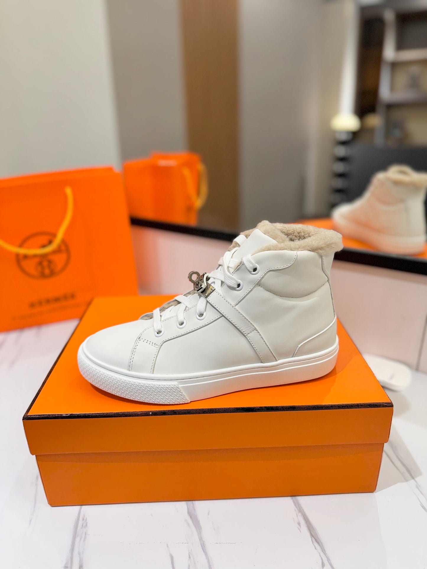 CHEALSEA BOOTS IN WHITE CALFSKIN AND FLEECE LINING - 35