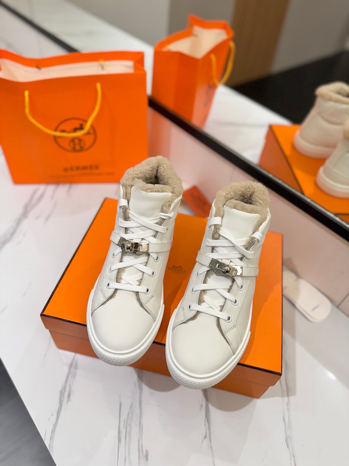 CHEALSEA BOOTS IN WHITE CALFSKIN AND FLEECE LINING - 35