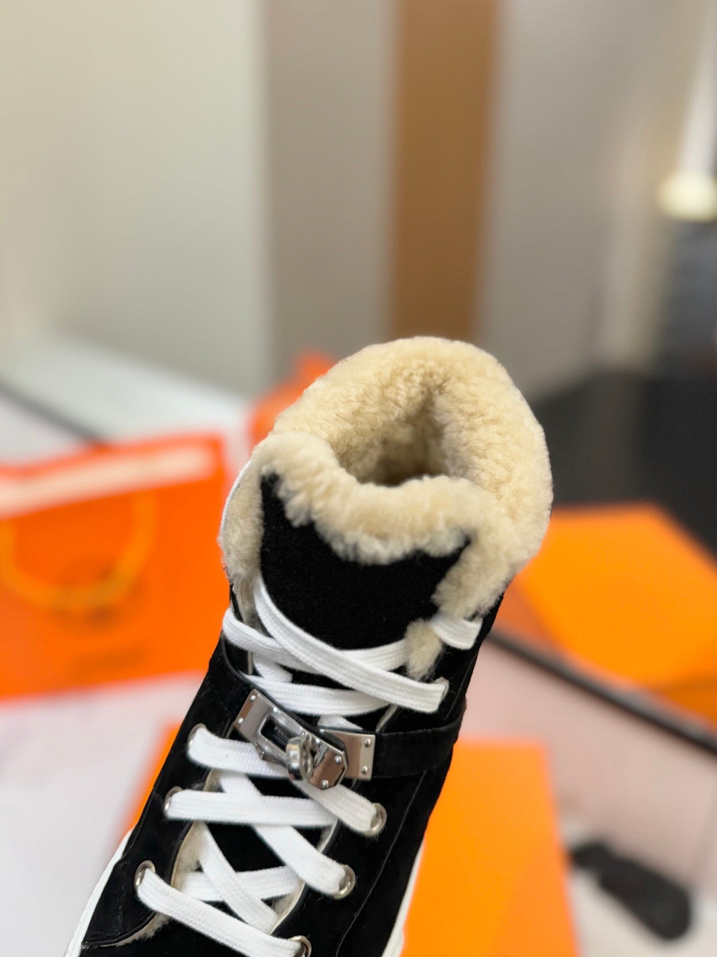 CHEALSEA BOOTS IN BLACK SUEDE AND FLEECE LINING - 35