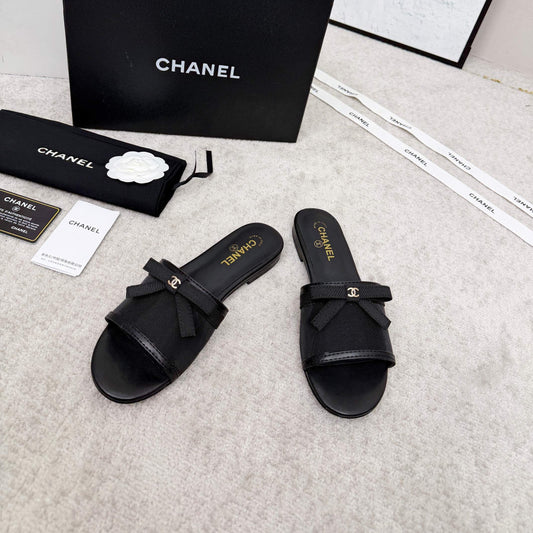 БОСОНІЖКИ-СЛАЙДЕРИ CHANEL 26S З ЧОРНОЇ СІТКИ ТА ТЕЛЯЧОЇ ШКІРИ ЗІ СТРІЧКОЮ