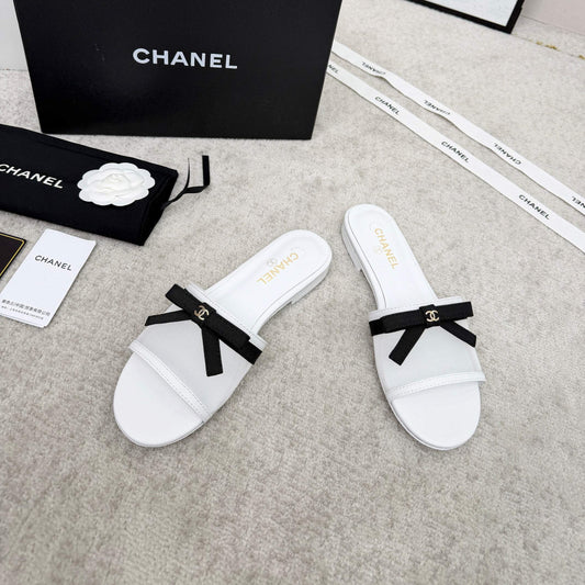 САНДАЛІ-СЛІПОНИ CHANEL 26S З БІЛОЇ СІТКИ ТА ТЕЛЯЧОЇ ШКІРИ З ЧОРНОЮ СТРІЧКОЮ