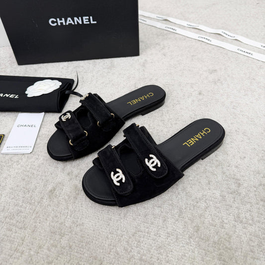 БОСОНІЖКИ-СЛАЙДИ CHANEL 26S З ПОДВІЙНИМИ РЕМІНЦЯМИ, ЧОРНА ЗАМША ТА ТЕЛЯЧА ШКІРА