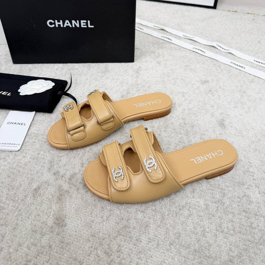 БОСОНІЖКИ-СЛІДИ CHANEL 26S З ПОДВІЙНИМИ РЕМІНЦЯМИ З ТЕЛЯЧОЇ ШКІРИ БЕЖЕВОГО КОЛЬОРУ