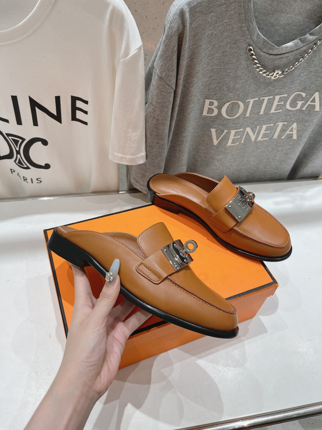 IOTA MULE CARAMEL CALFSKIN - 35