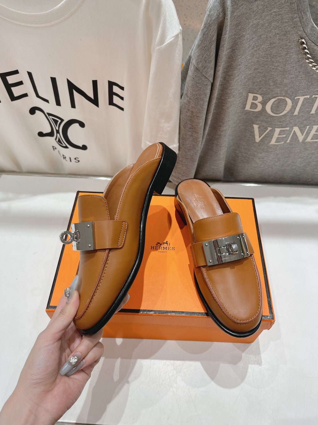 IOTA MULE CARAMEL CALFSKIN - 35