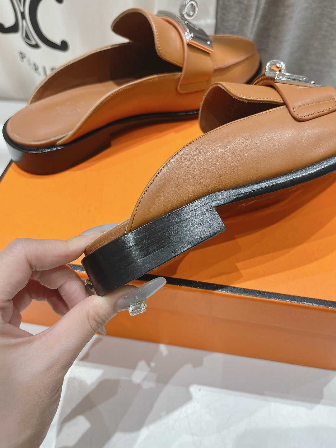 IOTA MULE CARAMEL CALFSKIN - 35