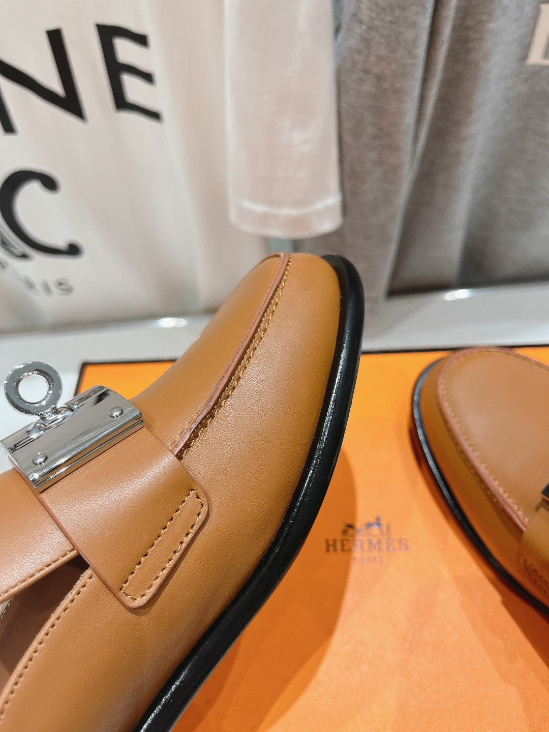 IOTA MULE CARAMEL CALFSKIN - 35