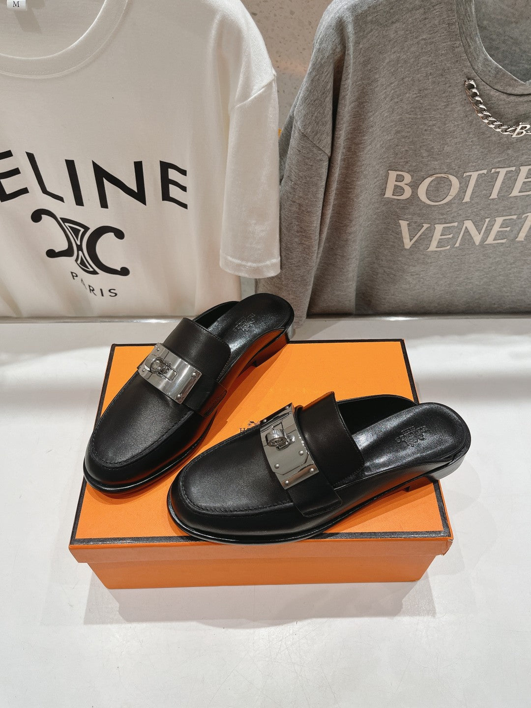 IOTA MULE BLACK CALFSKIN - 35