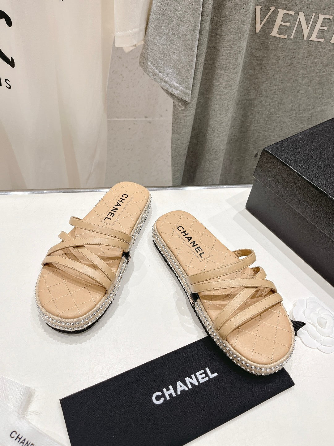 SLIPPERS CROSS STRAPS IN BEIGE CREAM LAMBSKIN - 35
