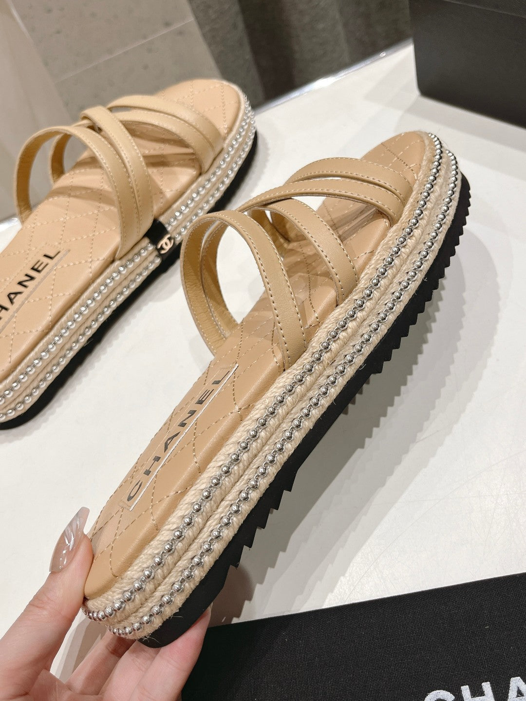 SLIPPERS CROSS STRAPS IN BEIGE CREAM LAMBSKIN - 35