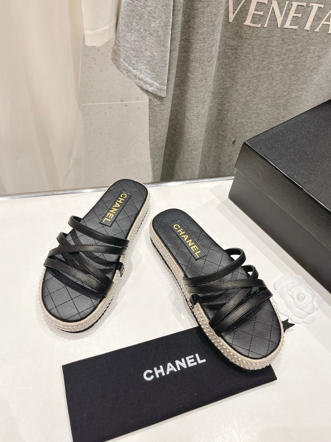 SLIPPERS CROSS STRAPS IN BLACK LAMBSKIN - 35