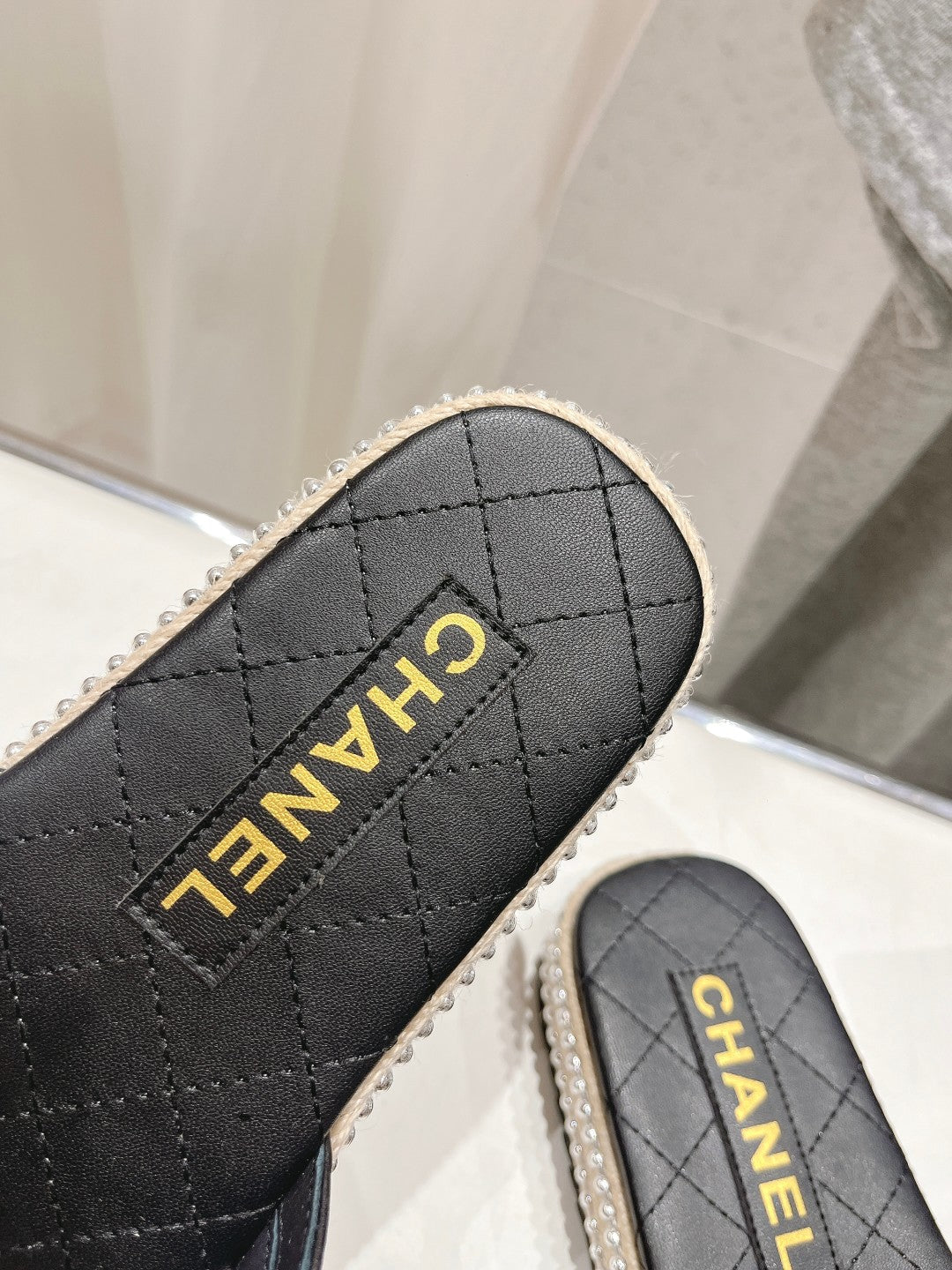 SLIPPERS CROSS STRAPS IN BLACK LAMBSKIN - 35