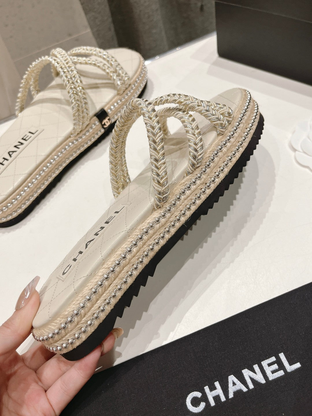 WOVEN STRAP SLIPPERS IN WHITE LAMBSKIN - 35