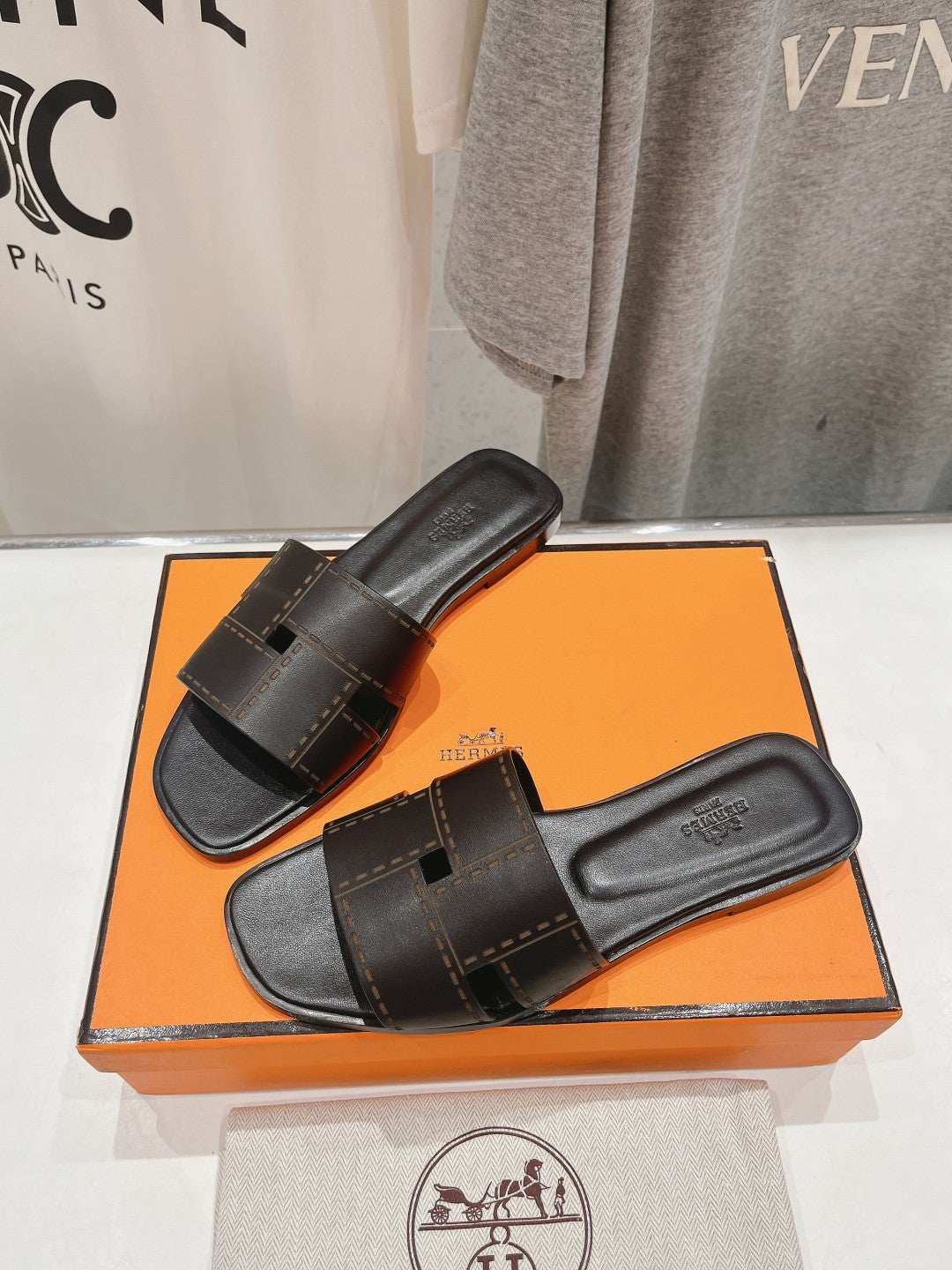 Idioma Sandal Black Calfskin - 35