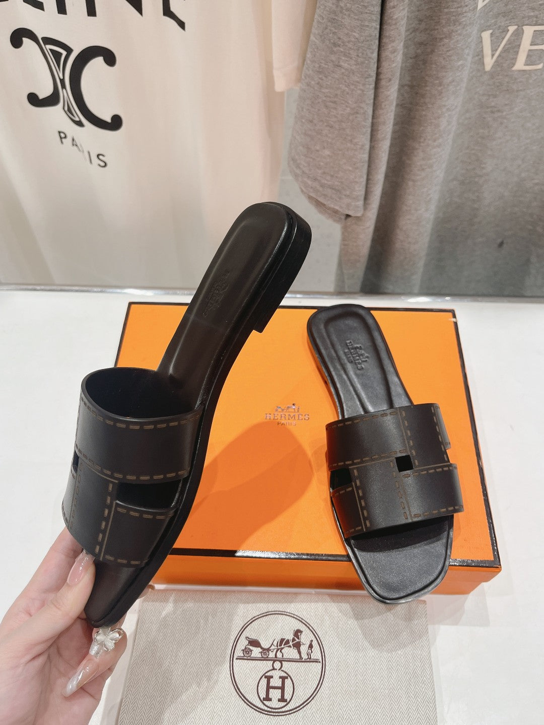 Idioma Sandal Black Calfskin - 35