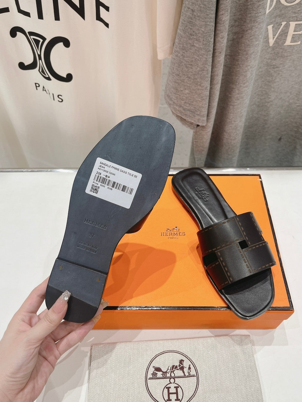 Idioma Sandal Black Calfskin - 35