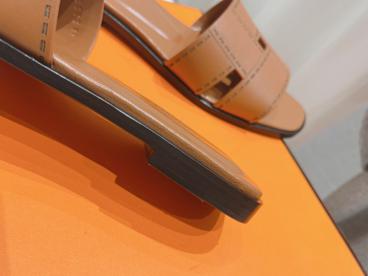 Idioma Sandal Tan Calfskin - 35