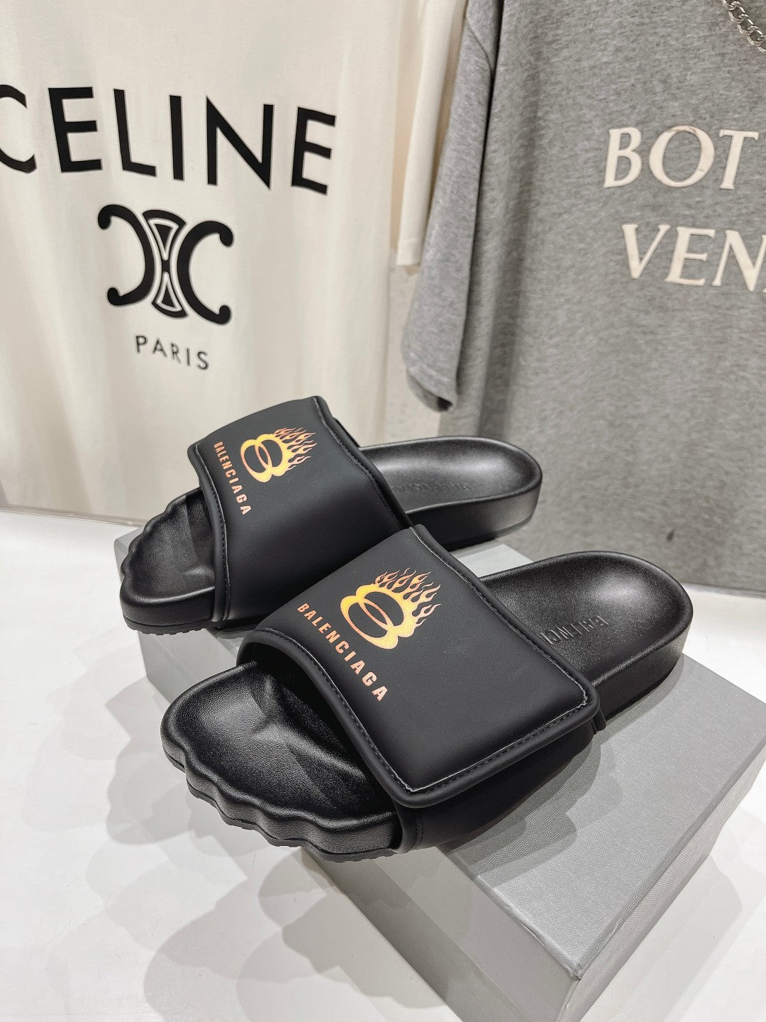 SLIDE SANDALS IN BLACK NYLON AND RUBBER YELLOW PRINT - 35